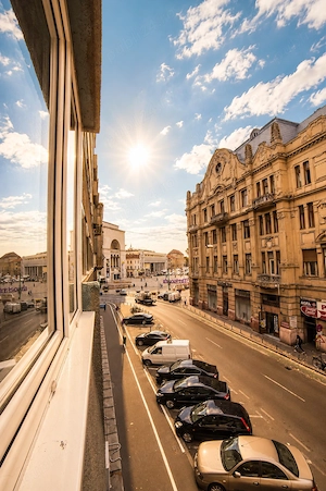 Apartament 3 camere   Piața Operei | Etaj intermediar | Lift | Curte privată | Teren în proprietate