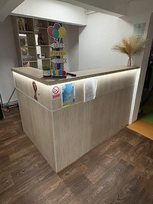 Bar complet cu chiuveta,  in stare f buna .