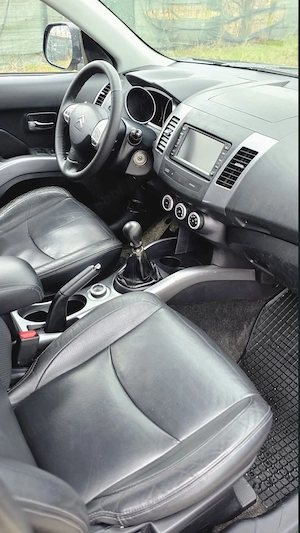 Citroën C-Crosser 2.2 HDi 4x4 • 7 locuri • 2009 - imagine 8