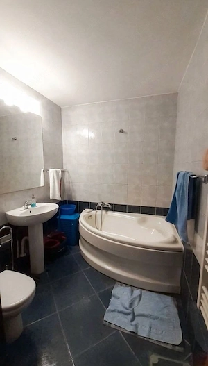 Închiriez Apartament cu 🏡 2 camere, Calea Moșilor, zonă centrală - imagine 8