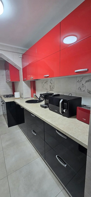 Inchiriez apartament 2 camere semidecomandat  - imagine 4