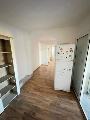 Apartament de vanzare cu 3 camere Galati micro 16  - imagine 2