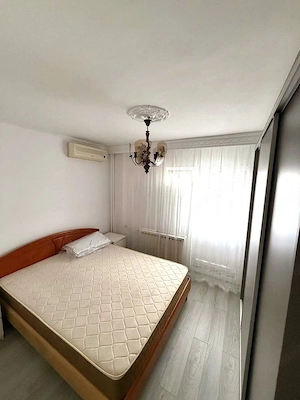 Închiriez Apartament cu 3 camere decomandat, parcare inclusă, metrou Dristor  - imagine 3