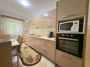 Apartament cu 2 camere, 2 bai, decomandat, etaj 1 - zona Racadau - imagine 1
