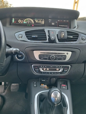 Renault scenic 3 motor benzina de 1200 cm an 2014,km 81000 - imagine 5