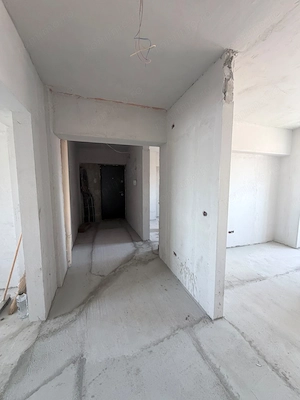 APARTAMENT SPATIOS CU VEDERE PE 2 PARTI - imagine 12