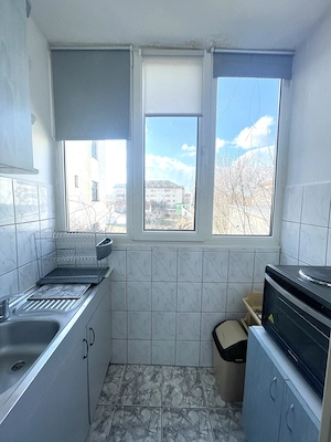 Ap. 1 camere , decomandat etaj 2 din 4 - Complex Studentesc - imagine 2
