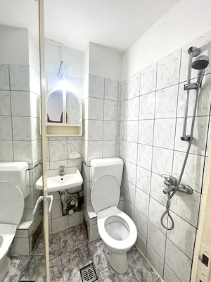Ap. 1 camere , decomandat etaj 2 din 4 - Complex Studentesc - imagine 4