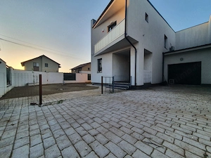 Casa cu 4 camere si garaj - imagine 11