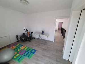 Casa cu 4 camere si garaj - imagine 10