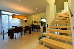 Resedinta cu arhitectura aparte si eleganta discreta - imagine 14