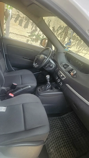 Vând Renault Megane Scenic - imagine 4