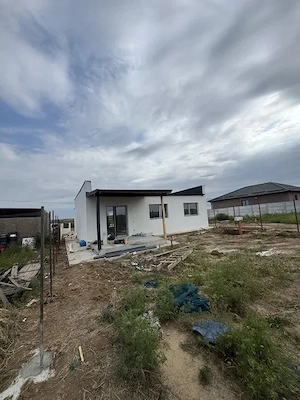 Casa individuala de vanzare, 126 mp, teren 700 mp, zona Pielesti - imagine 2