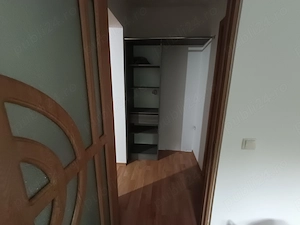 De vânzare apartament 3 camere Micro 17  - imagine 2