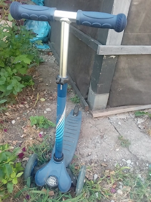 Trotinetă cu lumini, 3 roți 