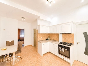 Apartament la casa cu 3 camere, zona Centrala - imagine 8