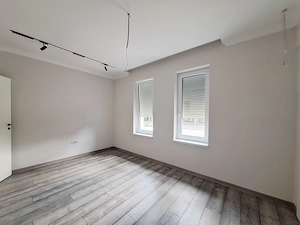 In vila. Gradina privata. Bucatarie inchisa. Dotari premium. - imagine 13