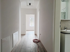 In vila. Gradina privata. Bucatarie inchisa. Dotari premium. - imagine 8