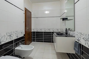 3 camere | 95 mp + terasă 20 mp | Vedere frontală lac | Mamaia-Cazino - imagine 19