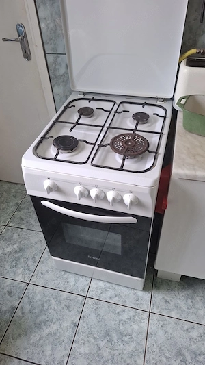 Aragaz cu patru ochiuri si cuptor pe gaz