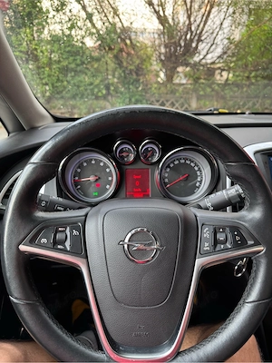 Opel Astra J 1.6 Turbo - imagine 5
