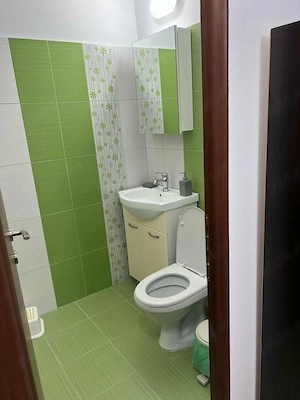 P-ta Gorjului-Moinesti,5 minute Metrou,apartament 3 camere cu centrala - imagine 6