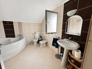 Vilă cu 5 camere, 880mp teren, de vânzare în Oncea Oradea - imagine 16