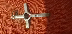 Cruciulita noua  de argint( 925) cu granat