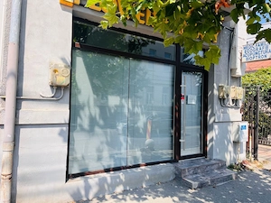 Spatiu stradal, central, cu vad comercial si vizibilitate excelenta - imagine 3