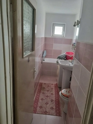Vând apartament 2 camere semidecomandat 40 mp etaj 2 4 in Dorohoi, cartier Plevna aleea Marului. - imagine 4