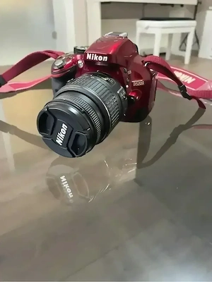 Vând aparat Nikon D5200