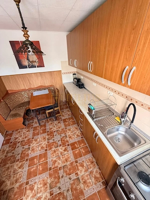 2 camere| curte comuna cu 3 apartamente| centrala proprie| zona aradului| - imagine 4