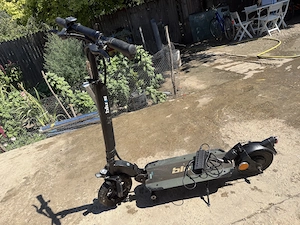 Vând trotinetă electrică (este defectă) 