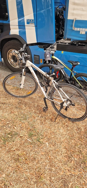 Suport Biciclete pe carlig auto si 2 biciclete la prețuri diferite Bulls normala si electrica - imagine 4