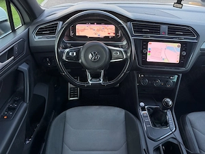 Volkswagen Tiguan R-Line 2020 2.0 TDI 150 cp Manual   Bord digital   Cameră   Distronic   Carlig  - imagine 4