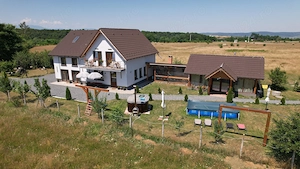 Inchirieri cabane pe Valea Avrigului  in zona liniștită linga panoramic park maxim 20 persoane 
