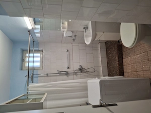Inchiriez apartament 2 camere, confort 1, decomandat, central, etaj 3, zona Cedonia - imagine 3