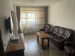 inchiriez ap. 3 cam ultracentral, cu terasa proprie si parcare privata