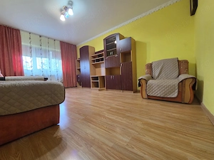 Apartament 3 camere în Cartier E3 (Kaufland), Etaj 2, Bloc 1990, Centrală Gaz - imagine 5