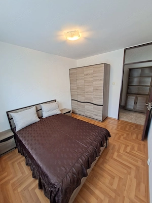 Inchiriez ap 4 camere DECOMANDAT cu loc de parcare
