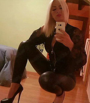 Blondy transs finuță și feminină +show web non stop