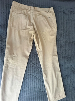 Vând pantaloni BIGOTTI, culoare crem, material subțire