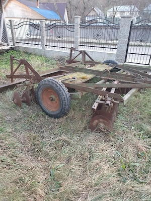 Vând tractor Renault 