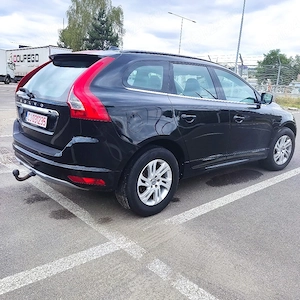 Vând Volvo XC60,an 2017 bine echipat . - imagine 7