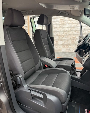 VW TOURAN 2,0 TDI. An 2010 . Garantie 12 luni , Buy-Back . Test drive , 5 locuri  - imagine 20