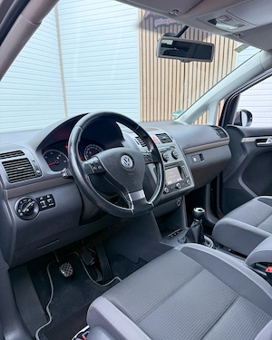 VW TOURAN 2,0 TDI. An 2010 . Garantie 12 luni , Buy-Back . Test drive , 5 locuri  - imagine 13