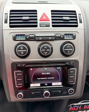 VW TOURAN 2,0 TDI. An 2010 . Garantie 12 luni , Buy-Back . Test drive , 5 locuri  - imagine 18