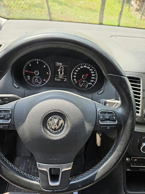 Volkswagen Sharan 2.0 TDI 4MOTION 4x4 140CP an 2014 - imagine 4