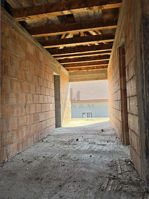 Casa parter si etaj la rosu ,Recas - imagine 12