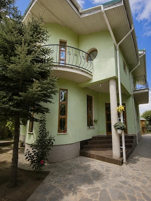 Vila P+1+M, 220 mp, teren 527 mp, zona Damila